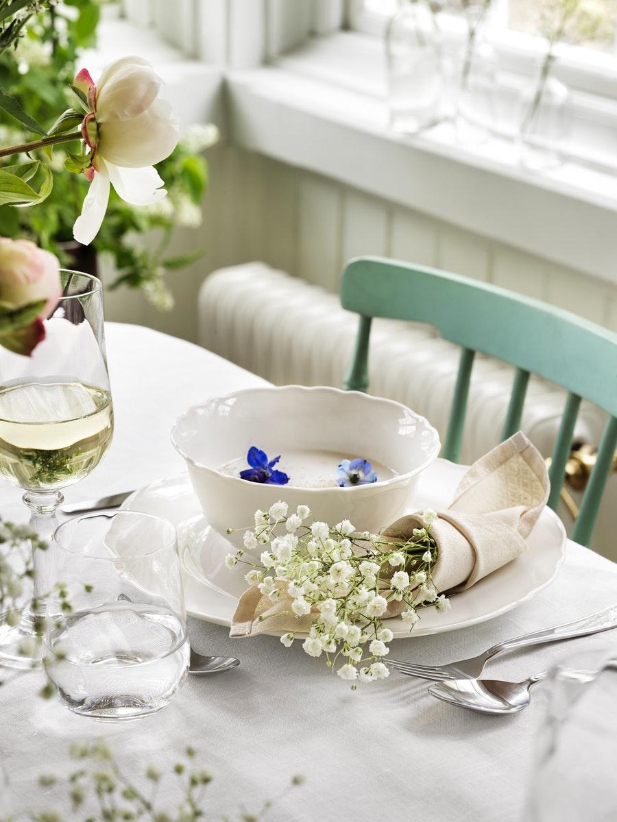 vaisselle blanche rustique