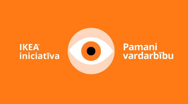 Vaļējas acs simbols uz oranža fona, blakus ar baltiem burtiem teksts 