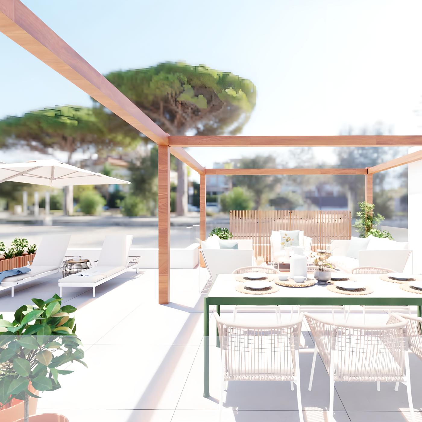 Vanjska terasa s drvenom pergolom, stolom za blagovanje, šest stolica, ležaljkama i suncobranom; u pozadini velika stabla i zeleni grmovi.