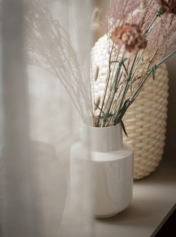 Vase with pink flowers
