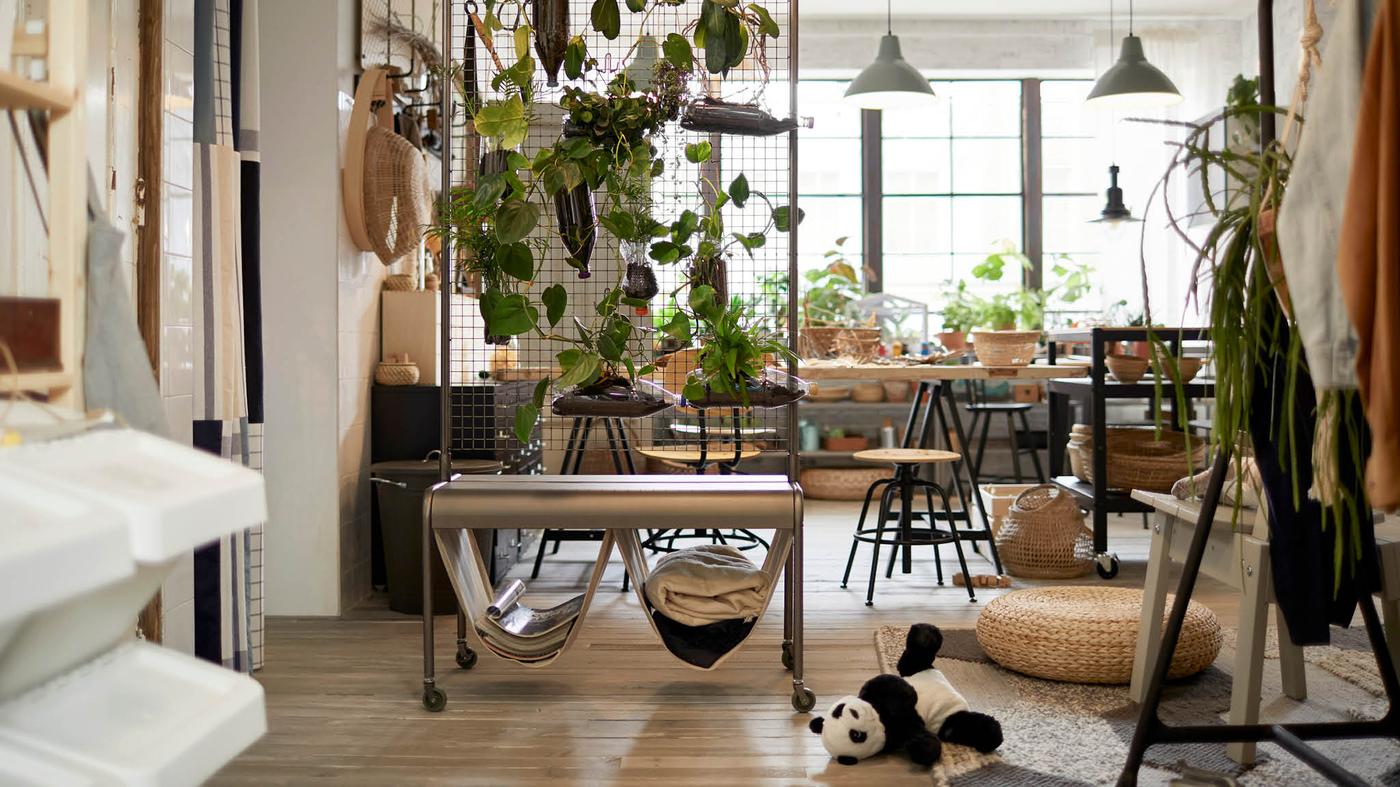 VEBERÖD térelválasztóval elválasztott szoba.