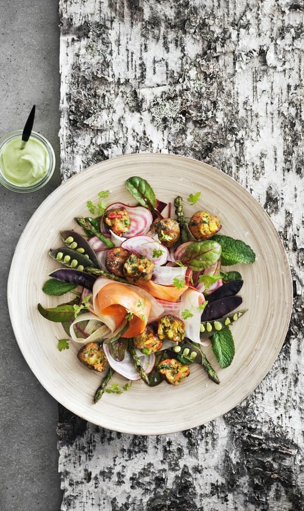 Vegetable balls with avocado sauce 