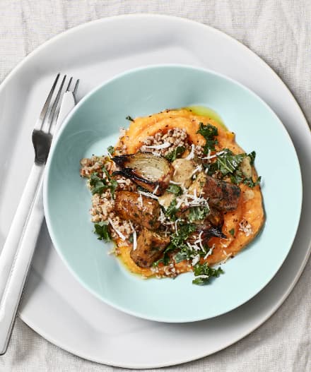 Vegetariánske hotdogy s tekvicovou kašou a semienkami.