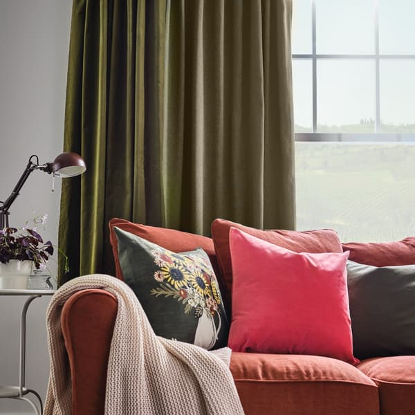 velvet curtains to heat the house