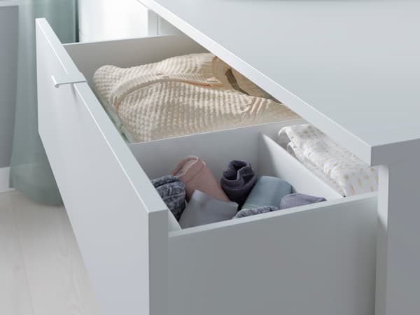 Vihals Chest of drawer with pulled our drawer