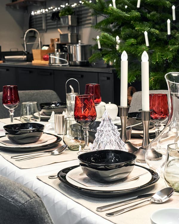 VINTER 2021 Kieliszek do wina, wykonano ręcznie szkło bezbarwne/czerwony33 cl