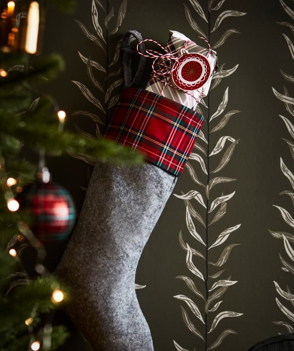 เฉลิมฉลองช่วงปีใหม่ในแบบเก่าๆ ด้วยบรรจุภัณฑ์ที่สวยงามและสติกเกอร์ตกแต่ง VINTER/วินเตอร์ ของอิเกีย