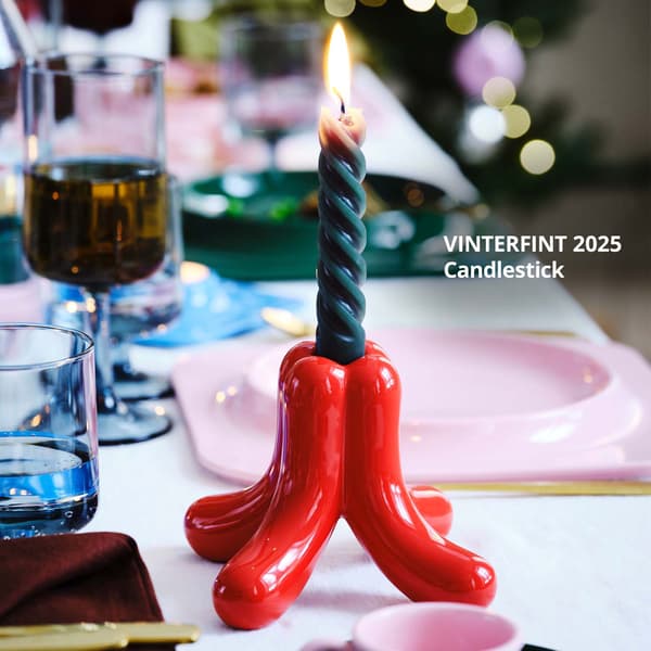 VINTERFINT 2025 Red chunky candlestick with dark green candle lit up inserted in it