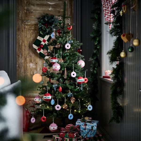 VINTERFINT versierde kerstboom