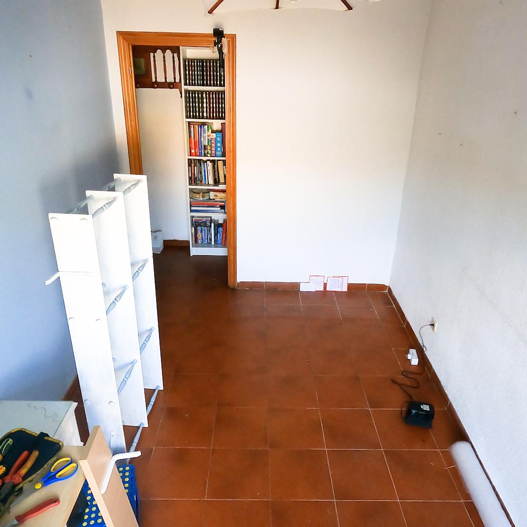 Vista de l'habitació una vegada buidada, llista per a dur a terme el canvi que li proporcionarà una nova vida a Amanda.
