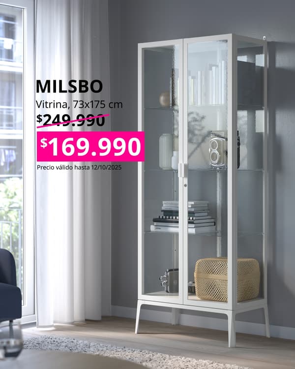 Vitrina MILSBO blanca con precio en cuadrado fucsia
