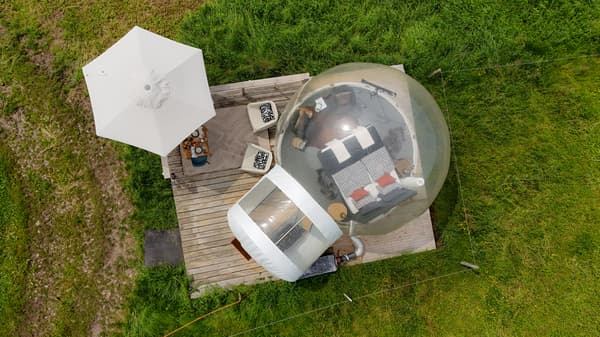 Vogelperspektive auf die IKEA Bubble-Suite.