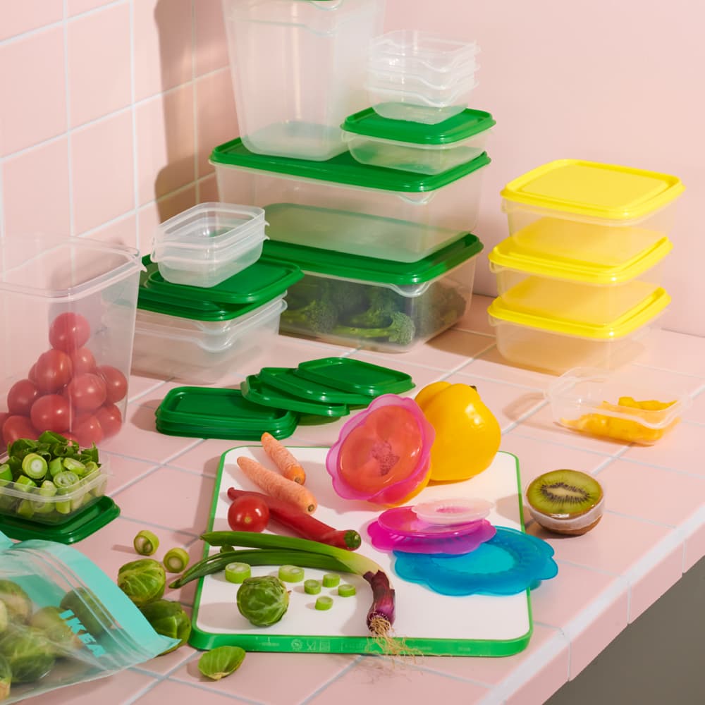 Voorraadbankjes met groene deksel en gele deksel