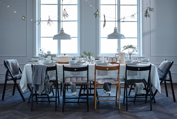 Vrei să îţi impresionezi invitaţii? Găseşte o temă şi foloseşte obiecte personalizate pentru masă! inspiră-te din ideile noastre.