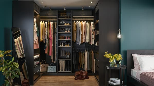 wadrobe set in a bedroom