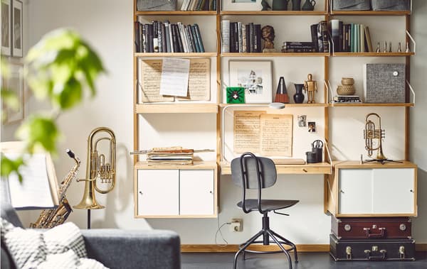 Wände für Stauraum im Home Office mit wenig Platz nutzen