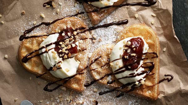 Waffle dolci con confettura e panna – IKEA