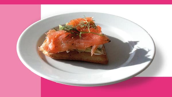 Waffle salato con robiolino e salmone marinato