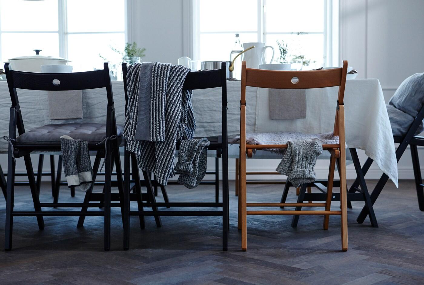 Want to win a few wows with your table setting? Think about under the table too. Stuff like rugs, cushions or textiles on the table legs bring a big boost to your celebrations look.