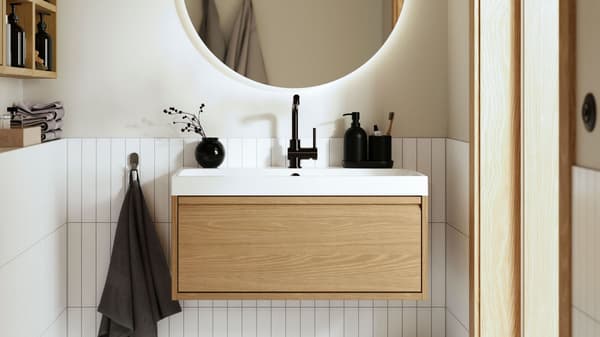 Wastafel met houtgekleurde lade.