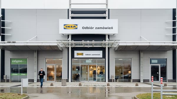 wejście do Punktu Odbioru Zamówień IKEA w Turawa Park k. Opola