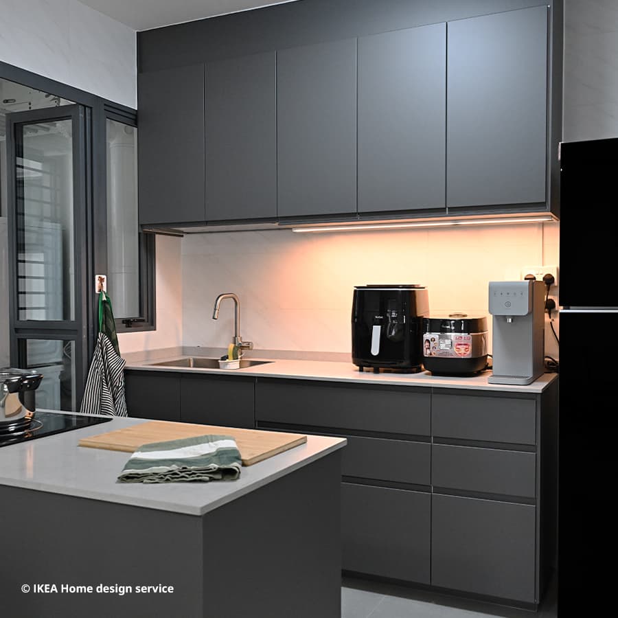 Welcome to a contemporary kitchen in a 4-room BTO flat for a growing family, designed by IKEA Home design service. 