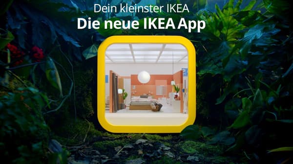 Werbebild für die neue IKEA App mit Slogan „Dein kleinster IKEA“ vor einem Dschungel-Hintergrund.