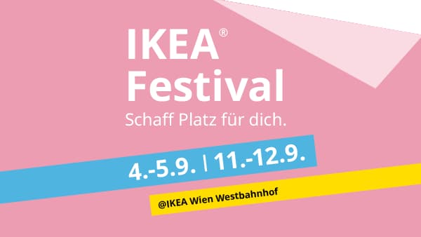 Werbegrafik für das IKEA Festival auf rosa Hintergrund. In großer weißer Schrift steht „IKEA Festival“, darunter der Slogan „Schaff Platz für dich.“ Ein blaues Banner zeigt die Aktionszeiträume „4.-5.9. | 11.-12.9.“. Am unteren Rand befindet sich ein gelber Streifen mit der Aufschrift „@IKEA Wien Westbahnhof“. Im oberen rechten Bereich sind hellrosa geometrische Formen zu sehen.