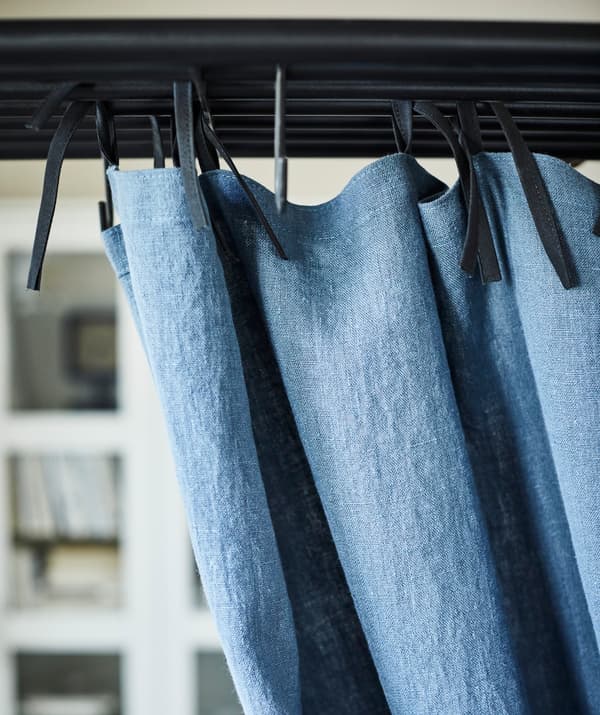 Whether sewn at home or bought as a product, a curtain puts a fine, functional touch on the kitchen island.