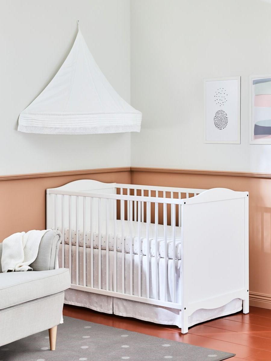 White cot