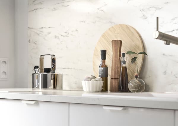 White kitchen, with white countertop and marble backdrop