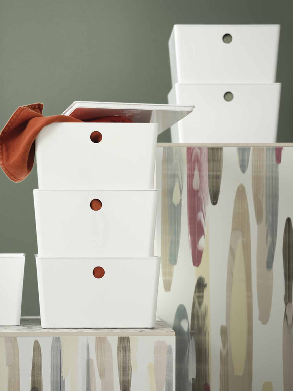 White KUGGIS storage boxes stacked up on top of one another.