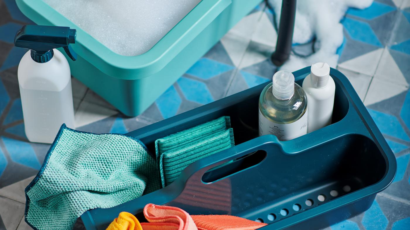 Wiaderko z akcesoriami do sprzątania