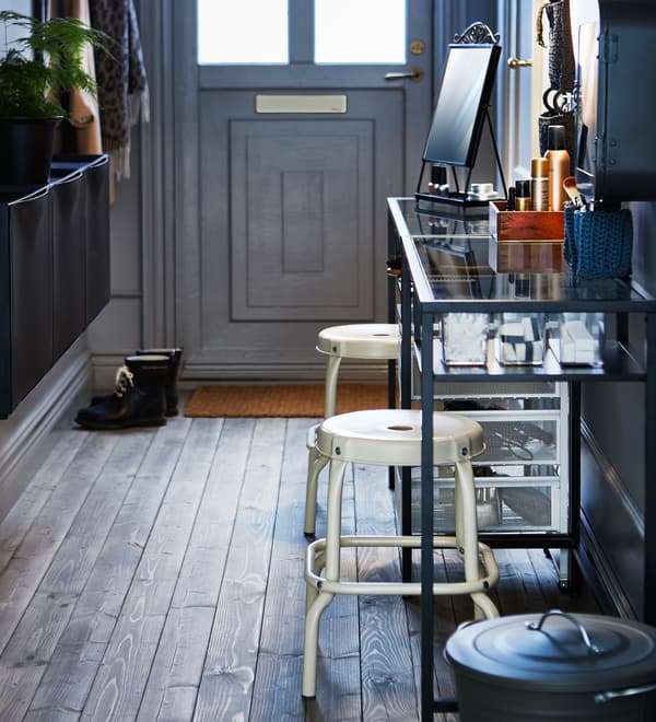 With the help of a narrow table, two stools, some organisers, trolleys and a lighted mirror you can make a hair and makeup station.
