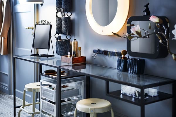 With the help of a narrow table, two stools, some organisers, trolleys and a lighted mirror you can make a hair and makeup station.