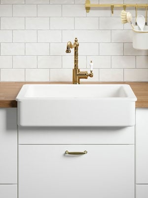 Witte spoelbak met zichtbaar wit front