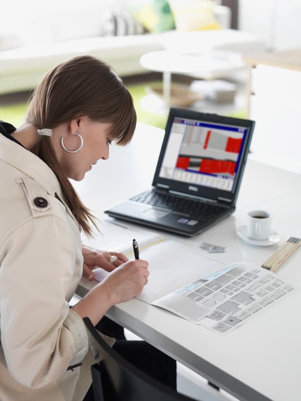 woman at laptop