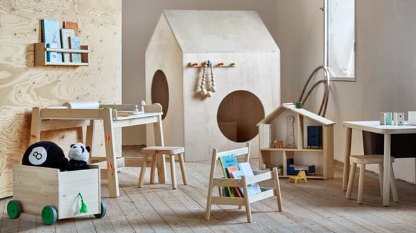 Wooden toys from the FLISAT series.
