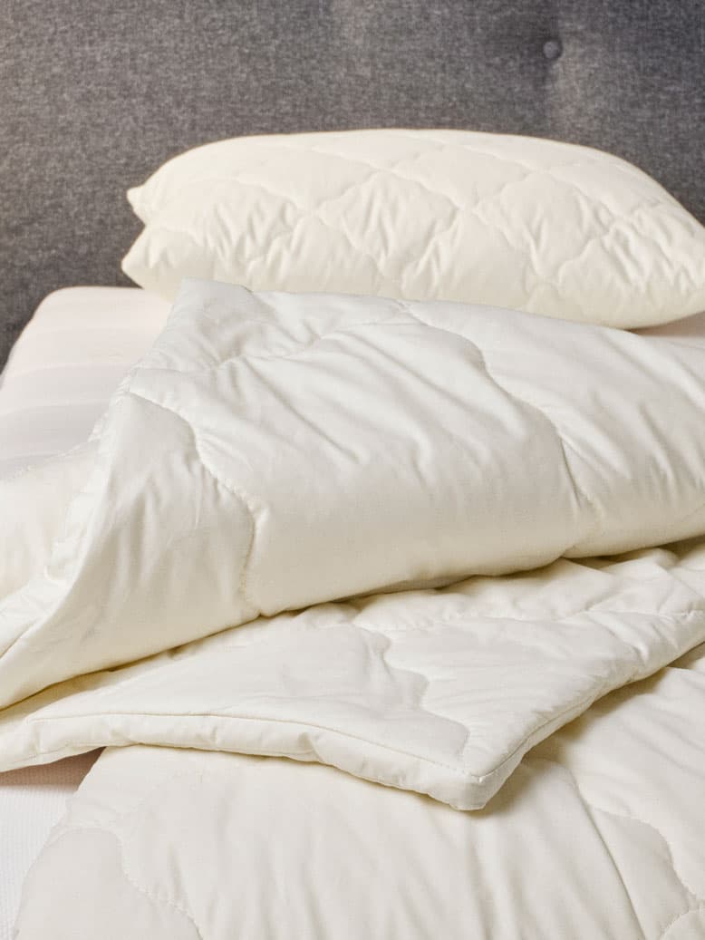 Wool blankets & pillows