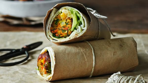 Wrap s vegetariánskými kuličkami a avokádem.