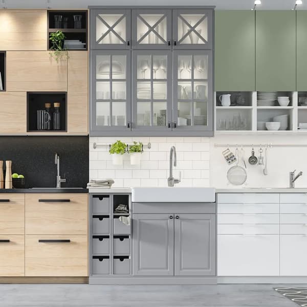 You can see several kitchens lined up with different METOD fronts.