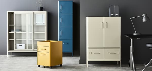 zu sehen sindverschiedene arten von IKEA büro Regale in verschiedenen farebn und größen.