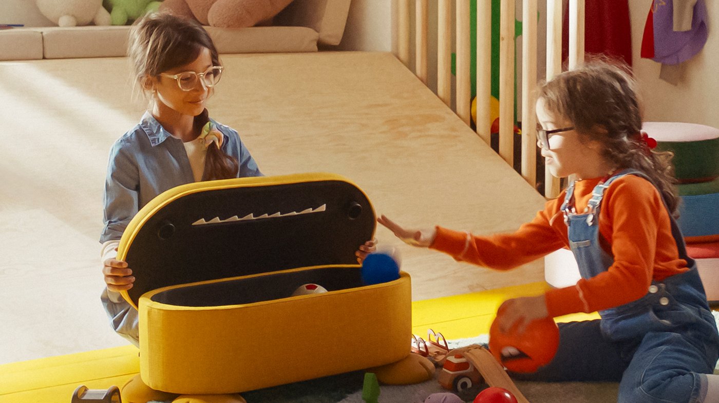 Žuti GREJSIMOJS tabure s odlaganjem u dečjoj prostorija