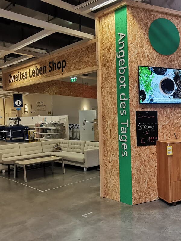 Zweites Leben Shop Eingang in einem IKEA Einrichtungshaus.