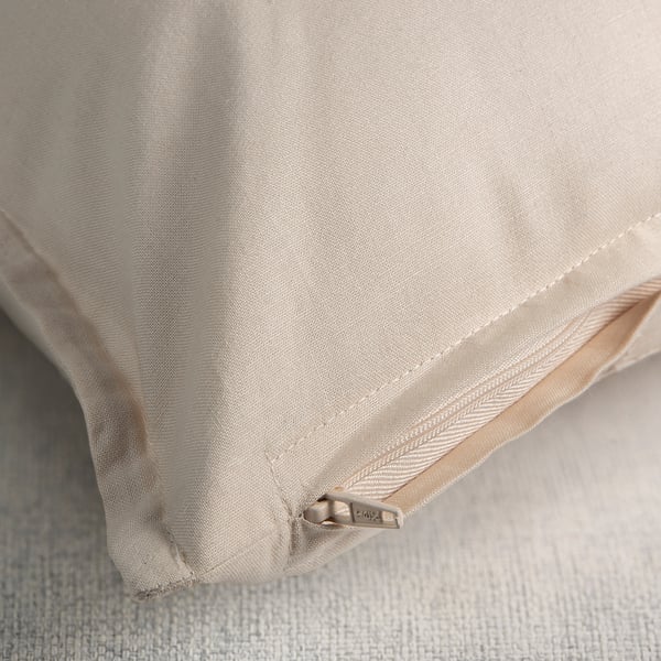 A close-up of a light-colored, zippered cushion cover that fits a 50x50 cm insert.