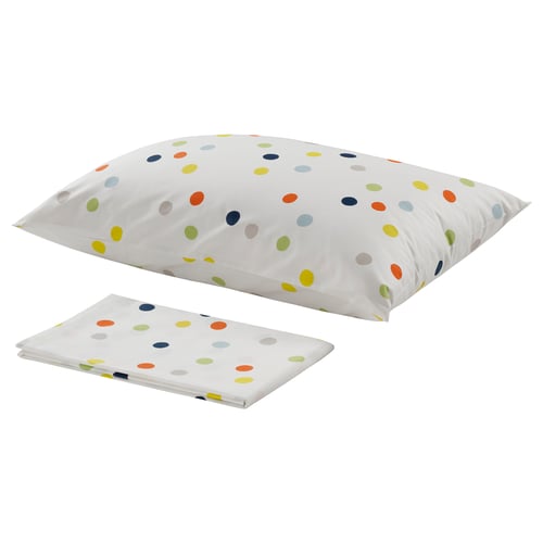 A DRÖMLAND kids bedding set in white with multicoloured polka dots. It includes a pillowcase and a fitted sheet, both made of 100% cotton.