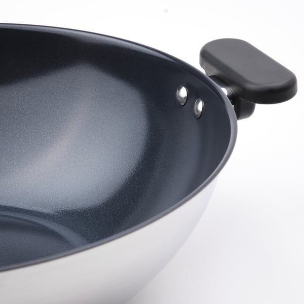 Close-up of MIDDAGSMAT woks non-stick interior and sturdy handle.