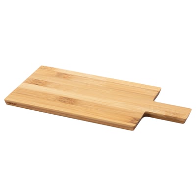A SNEDNÄBB bamboo cutting board, natural in colour, rectangular with slanted edges.