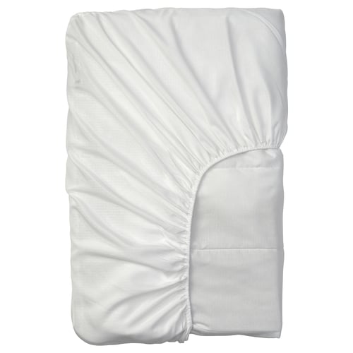 White mattress protector with elastic edges, made from recycled polyester.