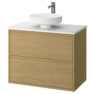 Vanità moderna in rovere, piano in marmo bianco, lavabo rotondo, rubinetto cromato.